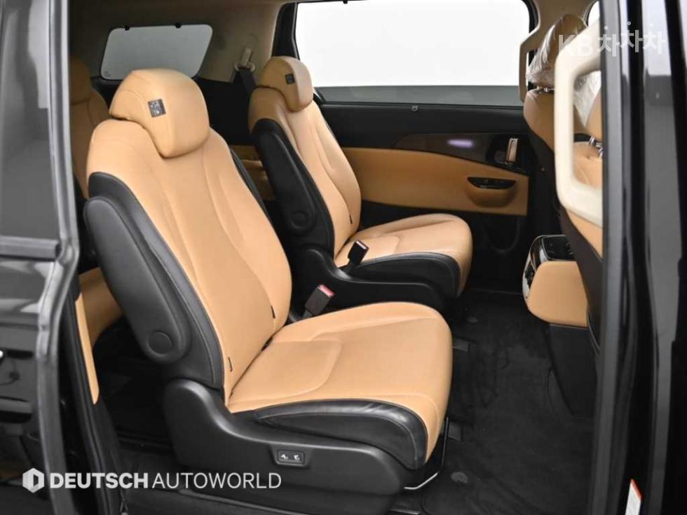 2023 - kia carnival