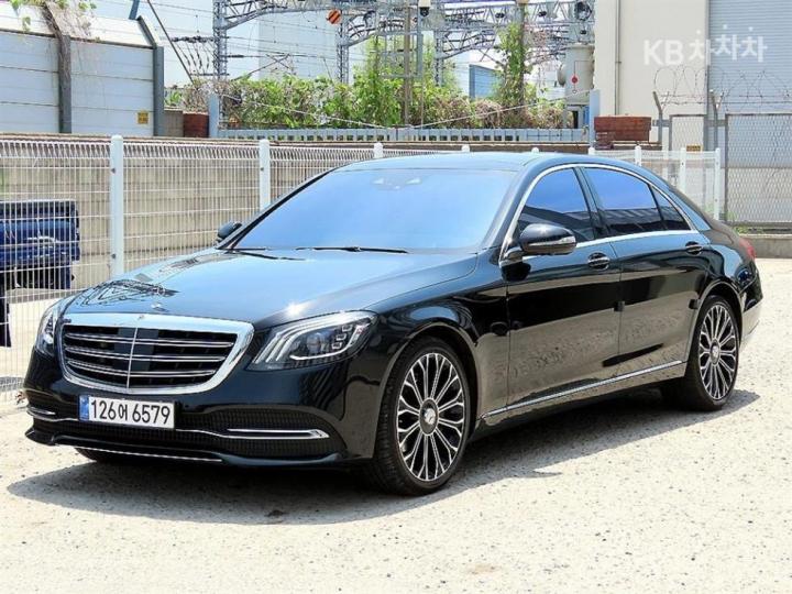 Mercedes-Benz S-Class New S560L 4MATIC 3
