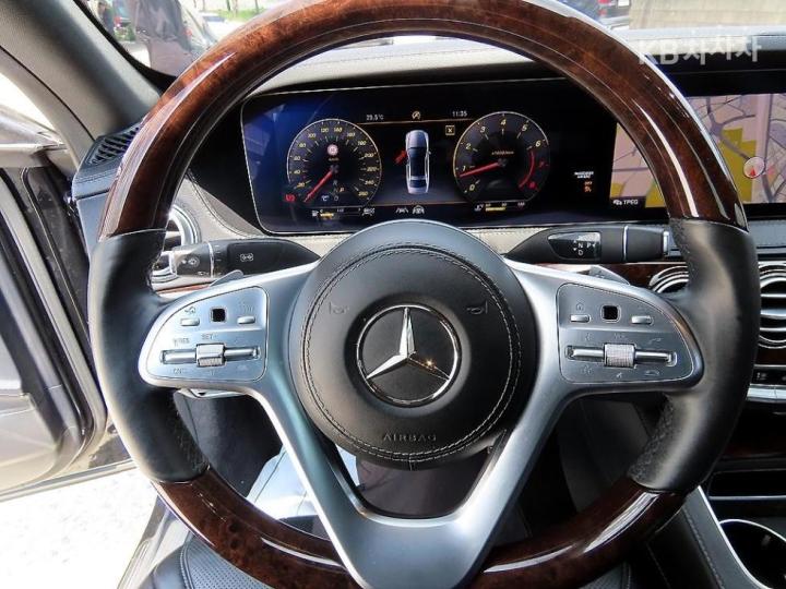 Mercedes-Benz S-Class New S560L 4MATIC 9