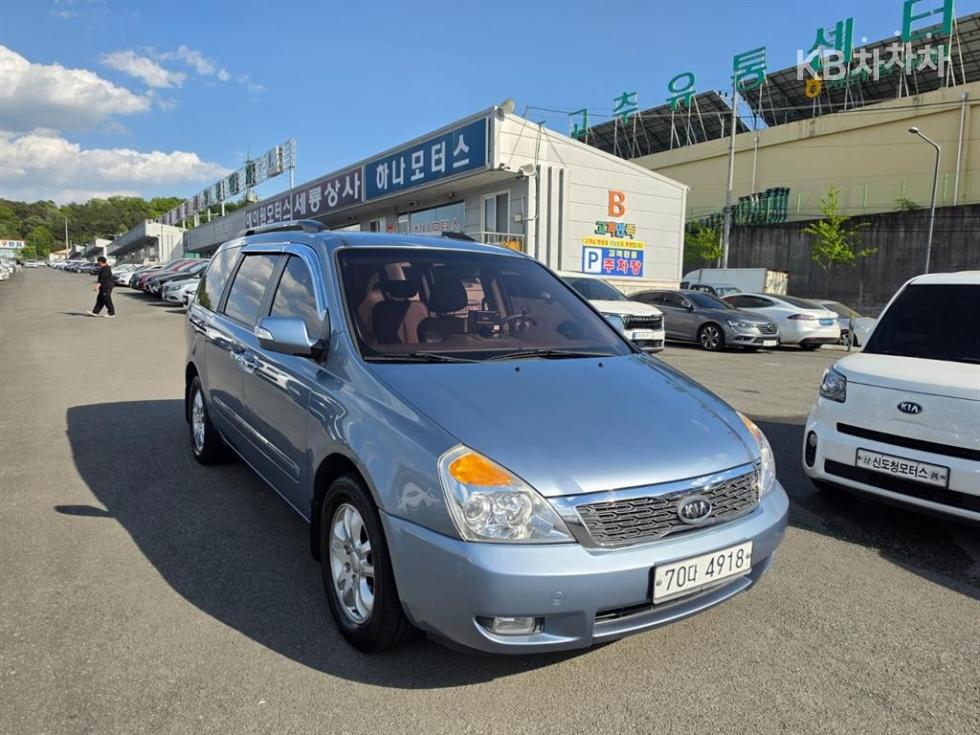 2011 - kia carnival
