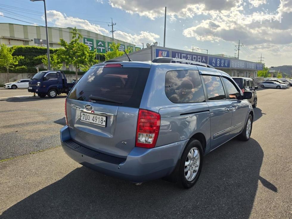 2011 - kia carnival