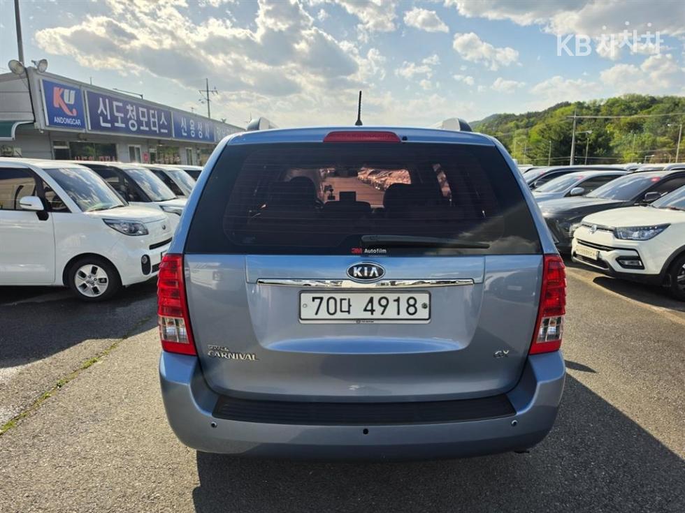 2011 - kia carnival