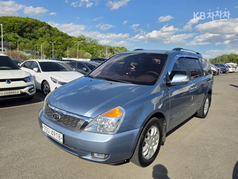 2011 - kia carnival