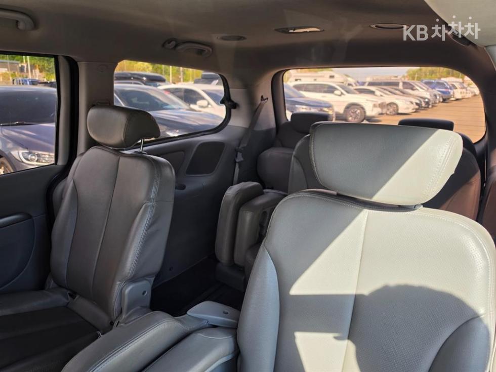 2011 - kia carnival
