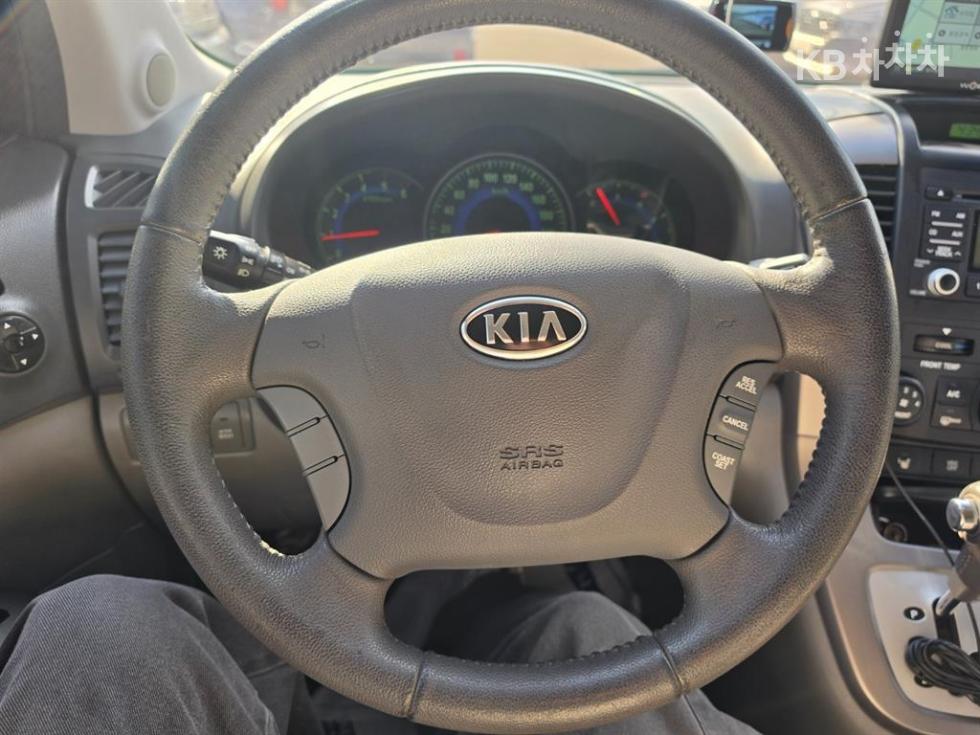2011 - kia carnival