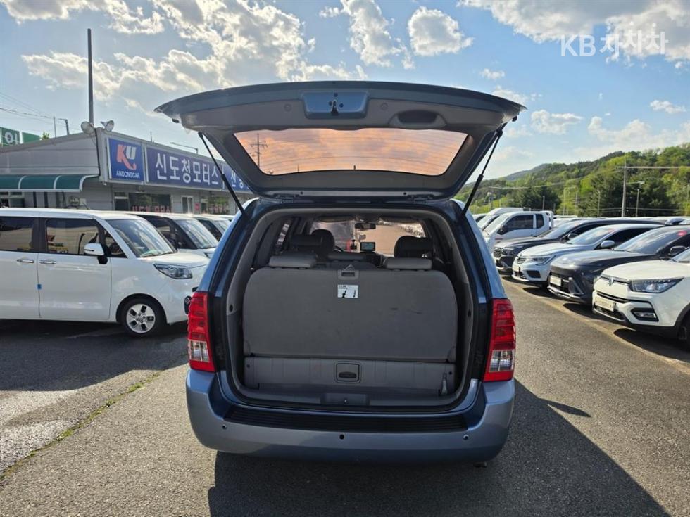 2011 - kia carnival