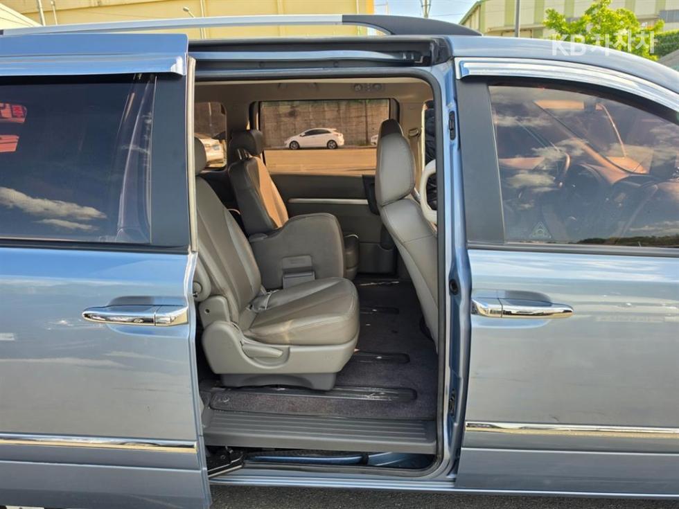 2011 - kia carnival