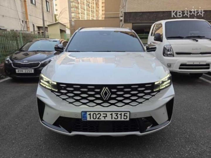 Renault Koleos E-Tech Hybrid Iconic