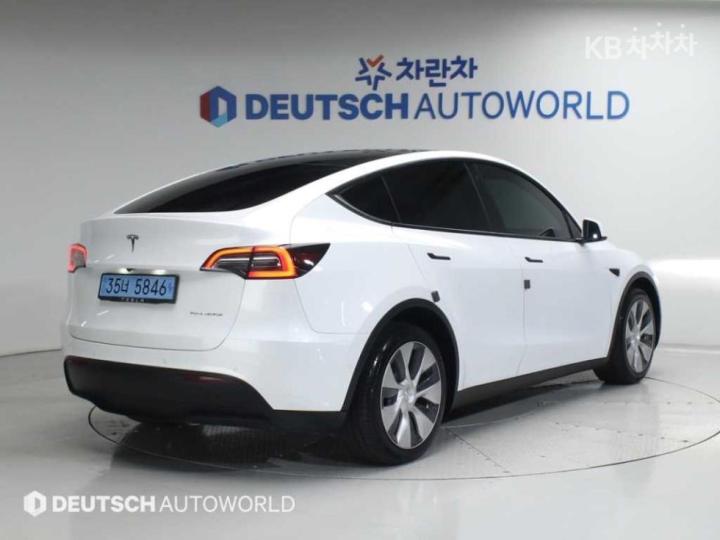 Tesla Model Y Long Range 3