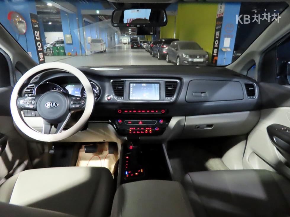 2017 - kia carnival