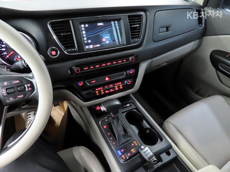2017 - kia carnival