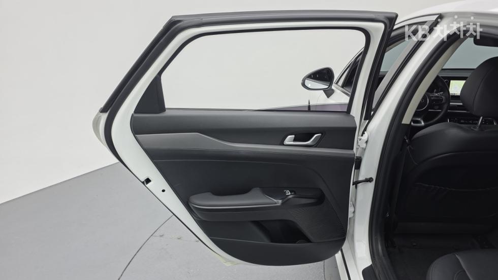 2021 - kia k5