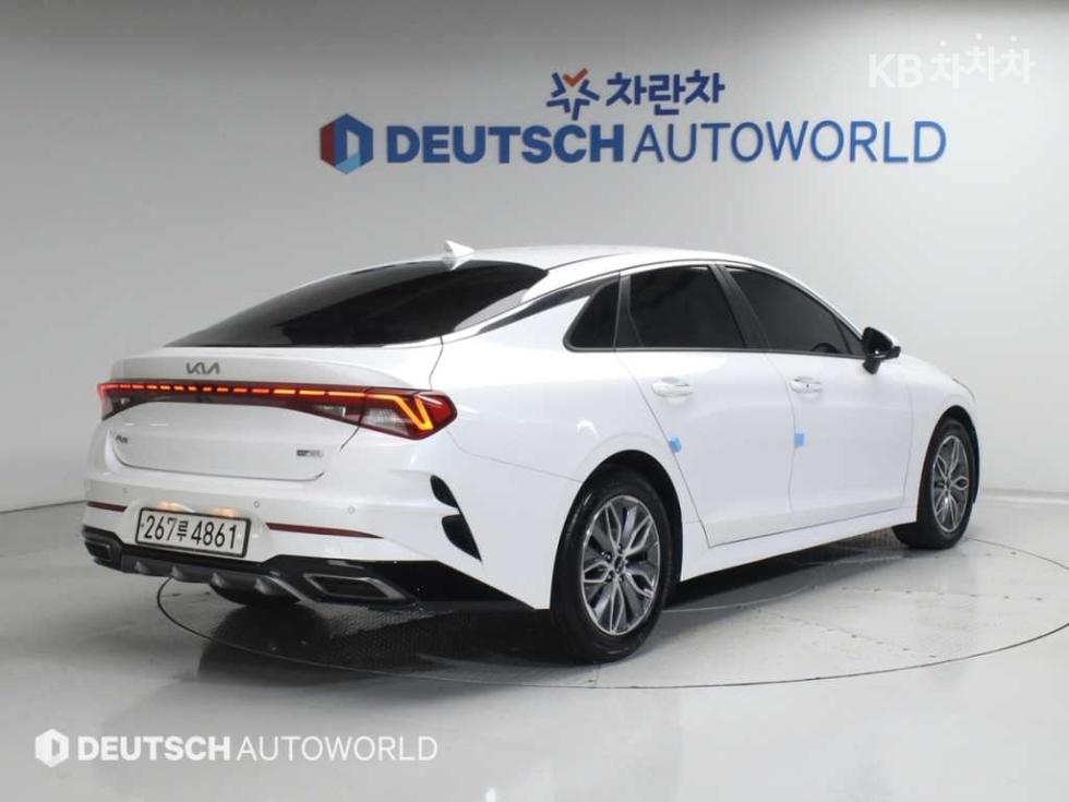 2022 - kia k5