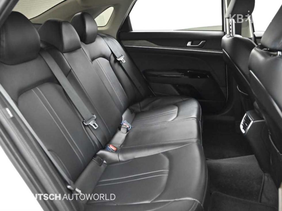 2022 - kia k5