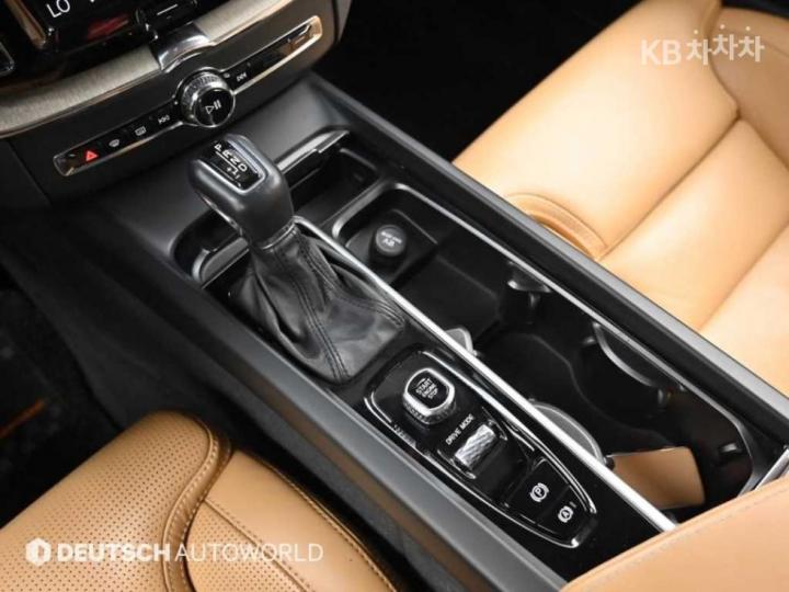 Volvo XC60 D5 2.4 Inscription 10
