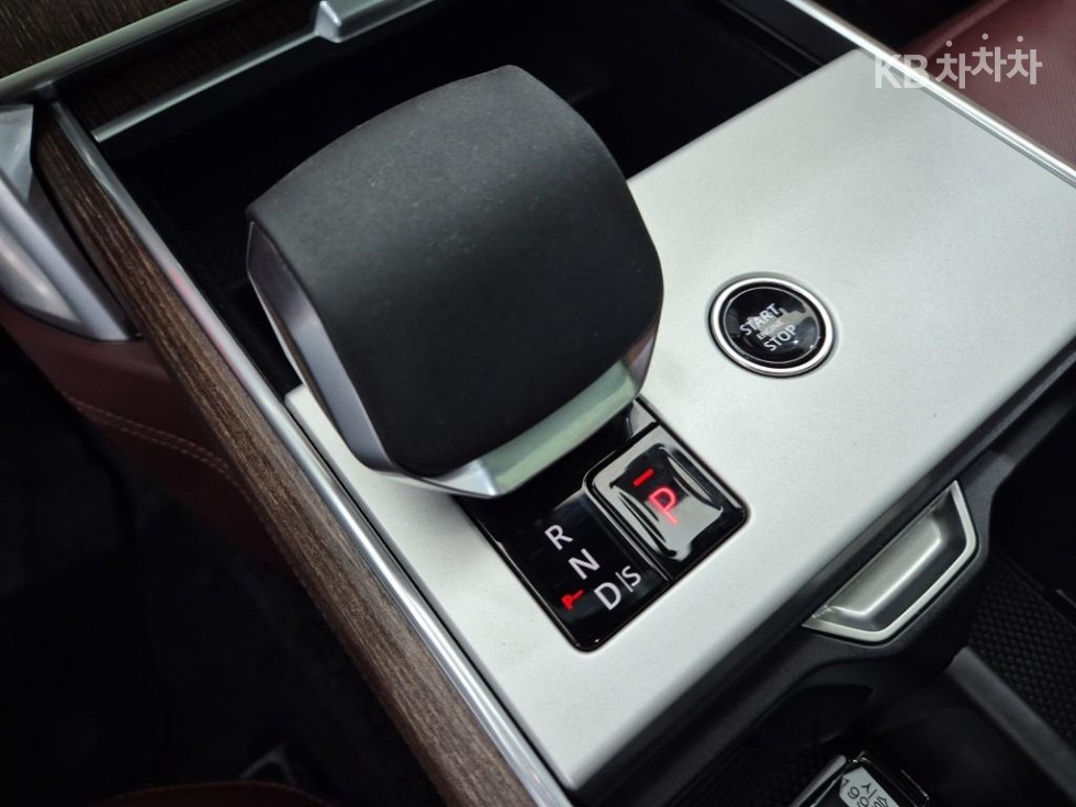 Land Rover Range Rover — miniaturë 8