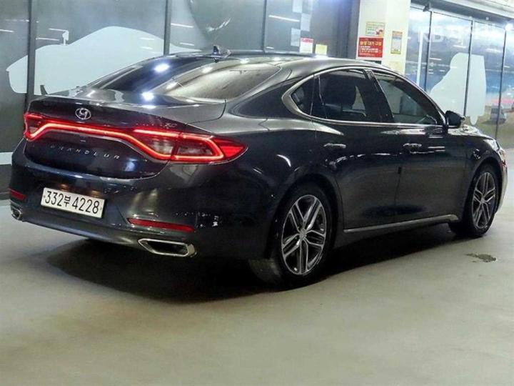 Hyundai Grandeur IG 3.0 Exclusive Base Type 5