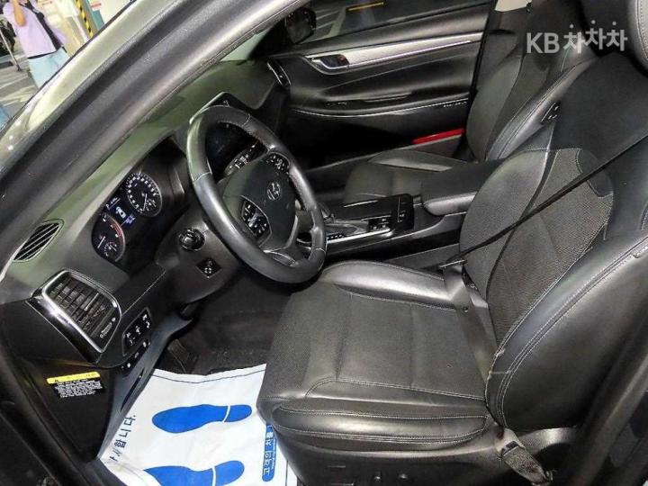 Hyundai Grandeur IG 3.0 Exclusive Base Type 7