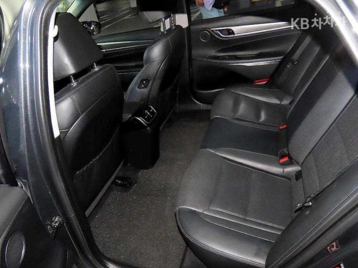 Hyundai Grandeur IG 3.0 Exclusive Base Type 8