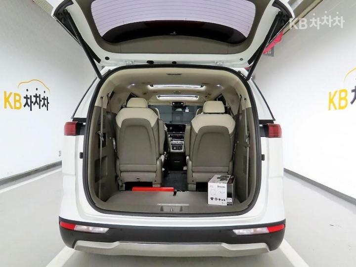 Kia Carnival G3.5 GDI Signature 6