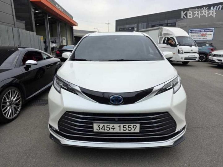 Toyota Sienna 2.5 Hybrid 2WD