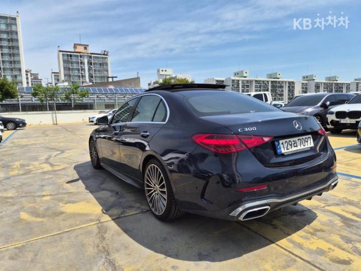 Mercedes-Benz C-Class C300 e 4Matic AMG Line 4