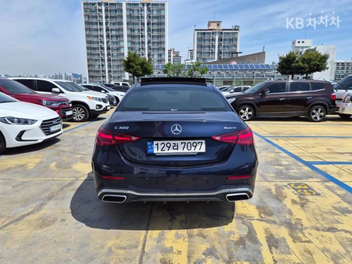 Mercedes-Benz C-Class C300 e 4Matic AMG Line 5