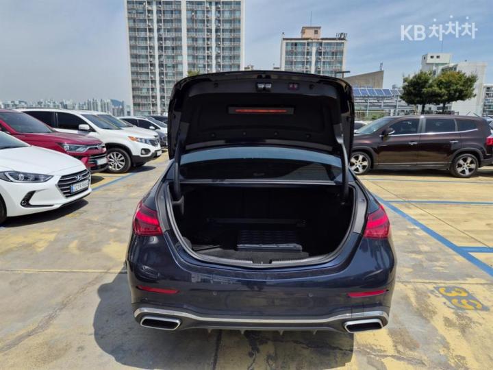 Mercedes-Benz C-Class C300 e 4Matic AMG Line 6