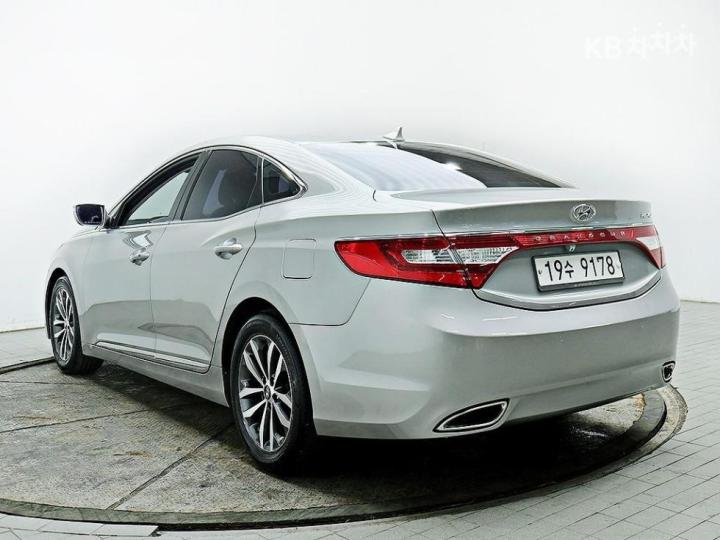 Hyundai Grandeur HG HG240 Luxury 5