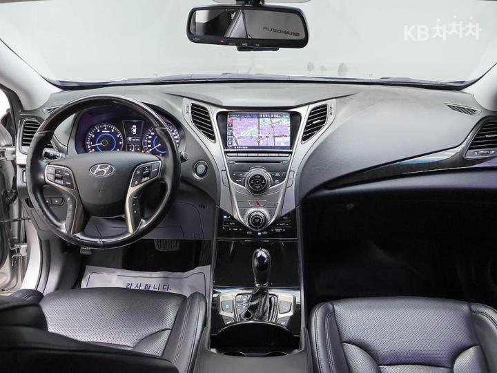 Hyundai Grandeur HG HG240 Luxury 6
