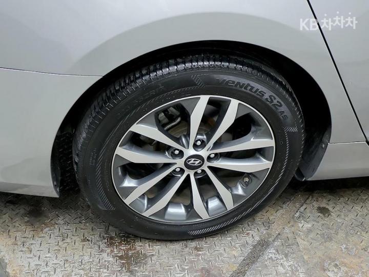 Hyundai Grandeur HG HG240 Luxury 8