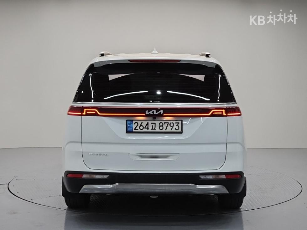 2023 Kia 4 photo