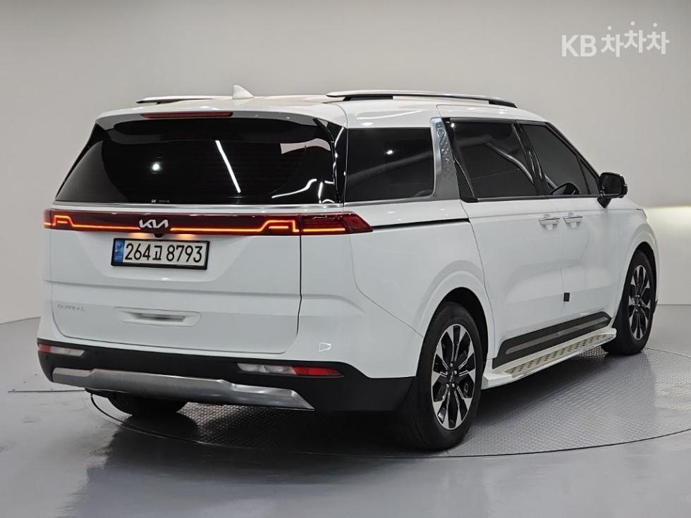 2023 Kia 4 photo