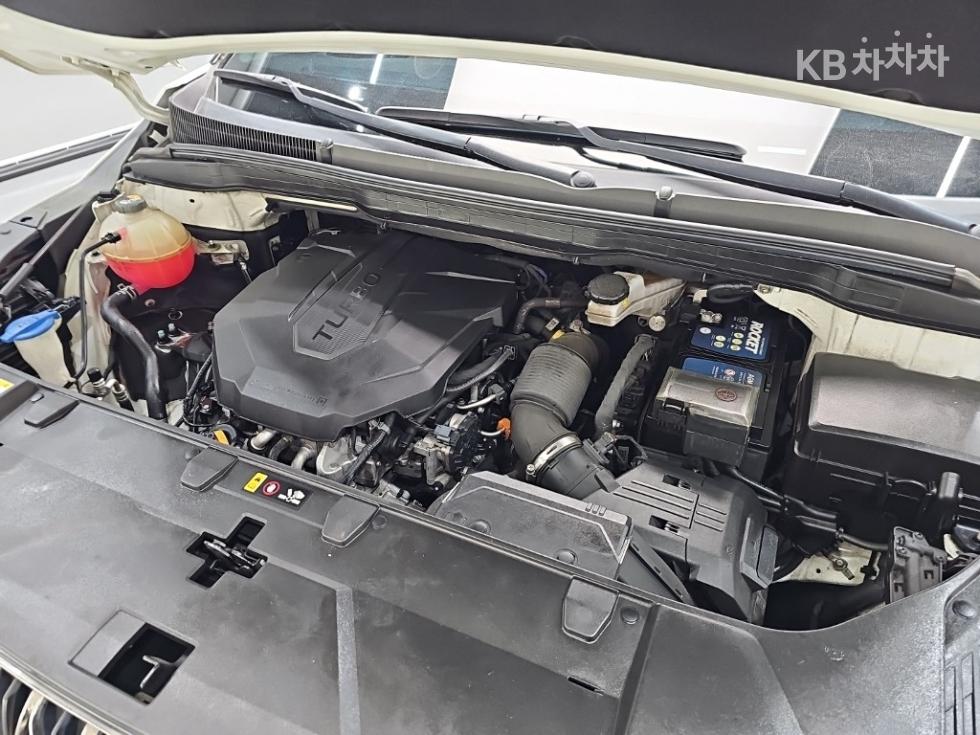 2023 Kia 4 photo