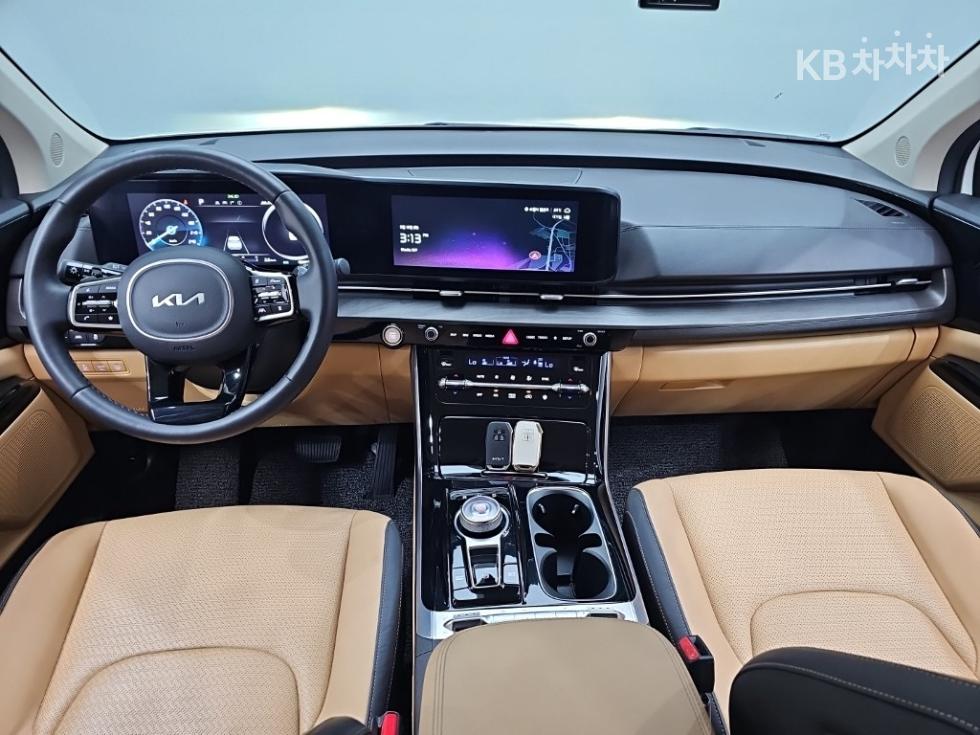 2023 Kia 4 photo