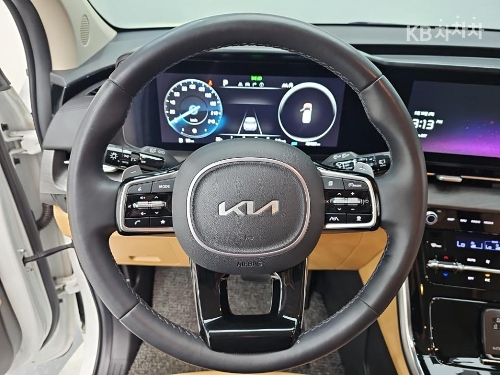 2023 Kia 4 photo