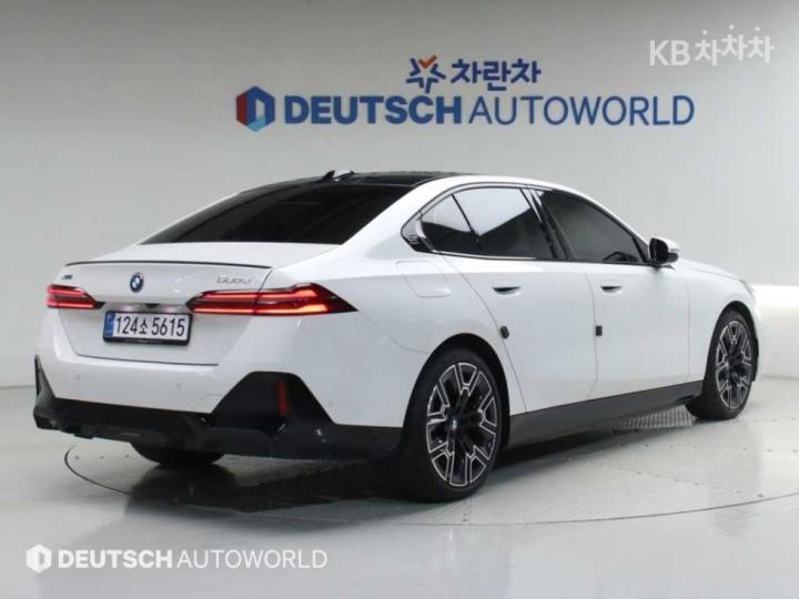 BMW 5 Series New G60 530e xDrive M Sport Pro 3