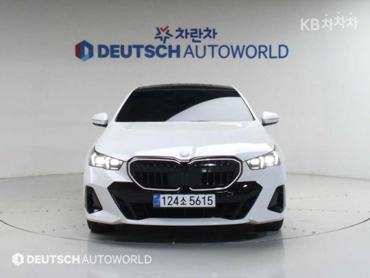 BMW 5 Series New G60 530e xDrive M Sport Pro 4