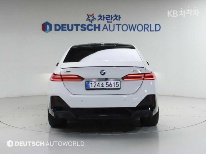 BMW 5 Series New G60 530e xDrive M Sport Pro 5