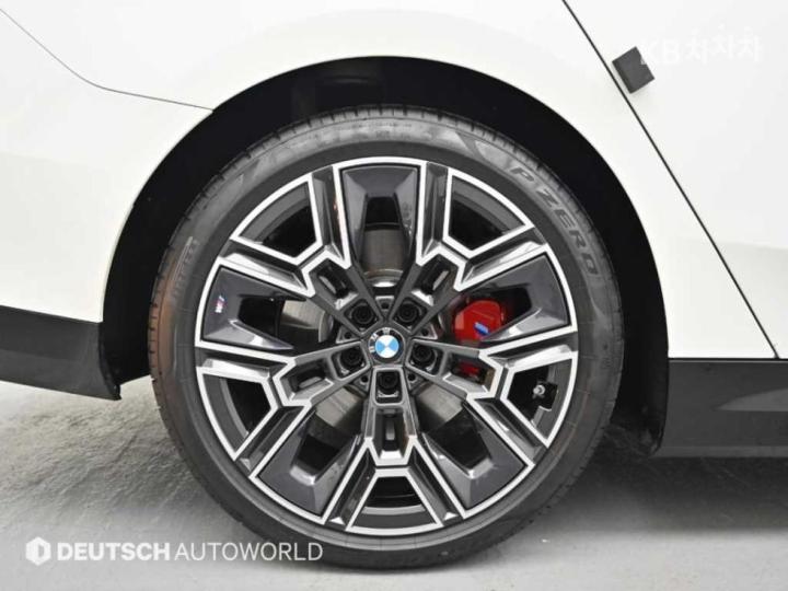 BMW 5 Series New G60 530e xDrive M Sport Pro 6