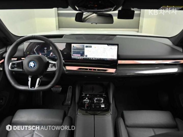 BMW 5 Series New G60 530e xDrive M Sport Pro 8