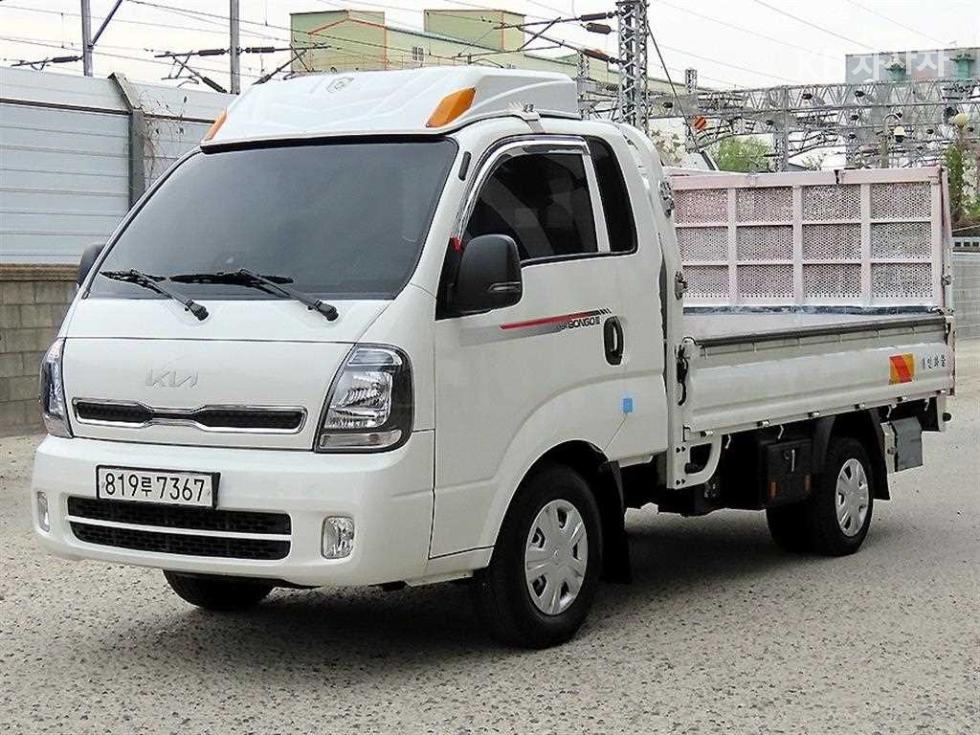 2023 - kia bongo iii