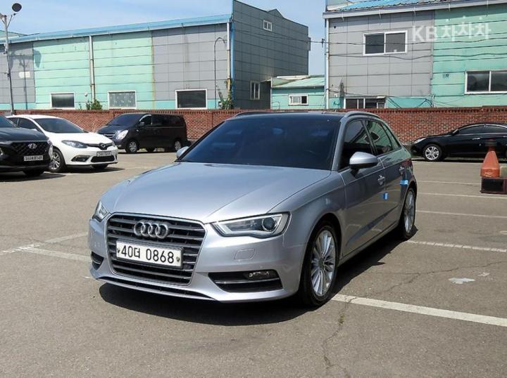 Audi A3 NEW 35 TDI Sportback Dynamic 8V 3
