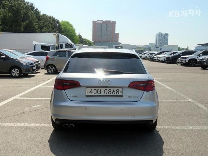 Audi A3 NEW 35 TDI Sportback Dynamic 8V 4