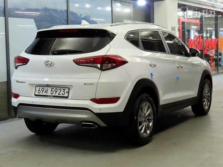 Hyundai Tucson Diesel e-VGT UⅡ 1.7 2WD Modern 5