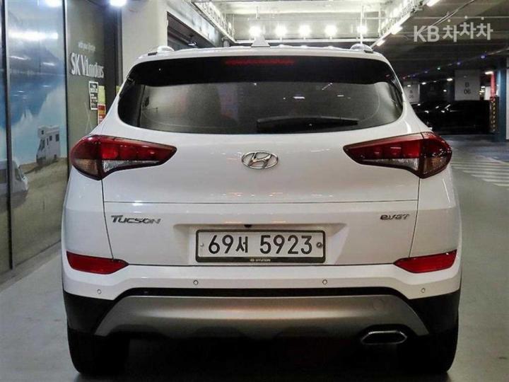 Hyundai Tucson Diesel e-VGT UⅡ 1.7 2WD Modern 6