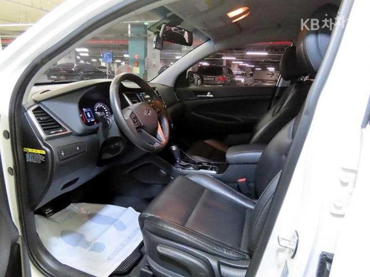 Hyundai Tucson Diesel e-VGT UⅡ 1.7 2WD Modern 7