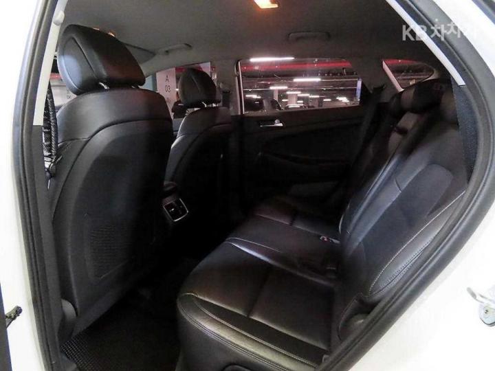 Hyundai Tucson Diesel e-VGT UⅡ 1.7 2WD Modern 8