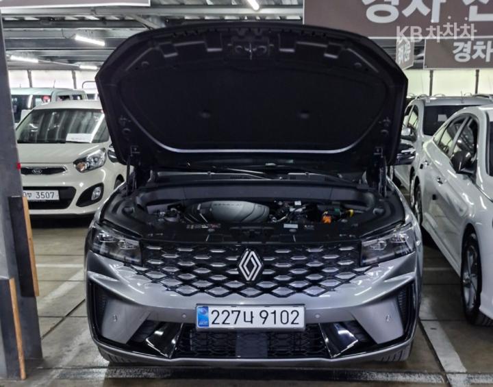 Renault Koleos E-Tech Hybrid Iconic 2