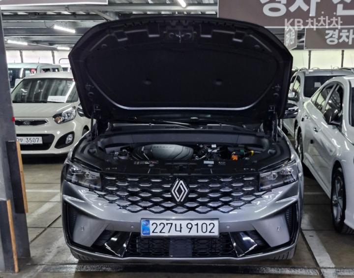 Renault Koleos E-Tech Hybrid Iconic 6